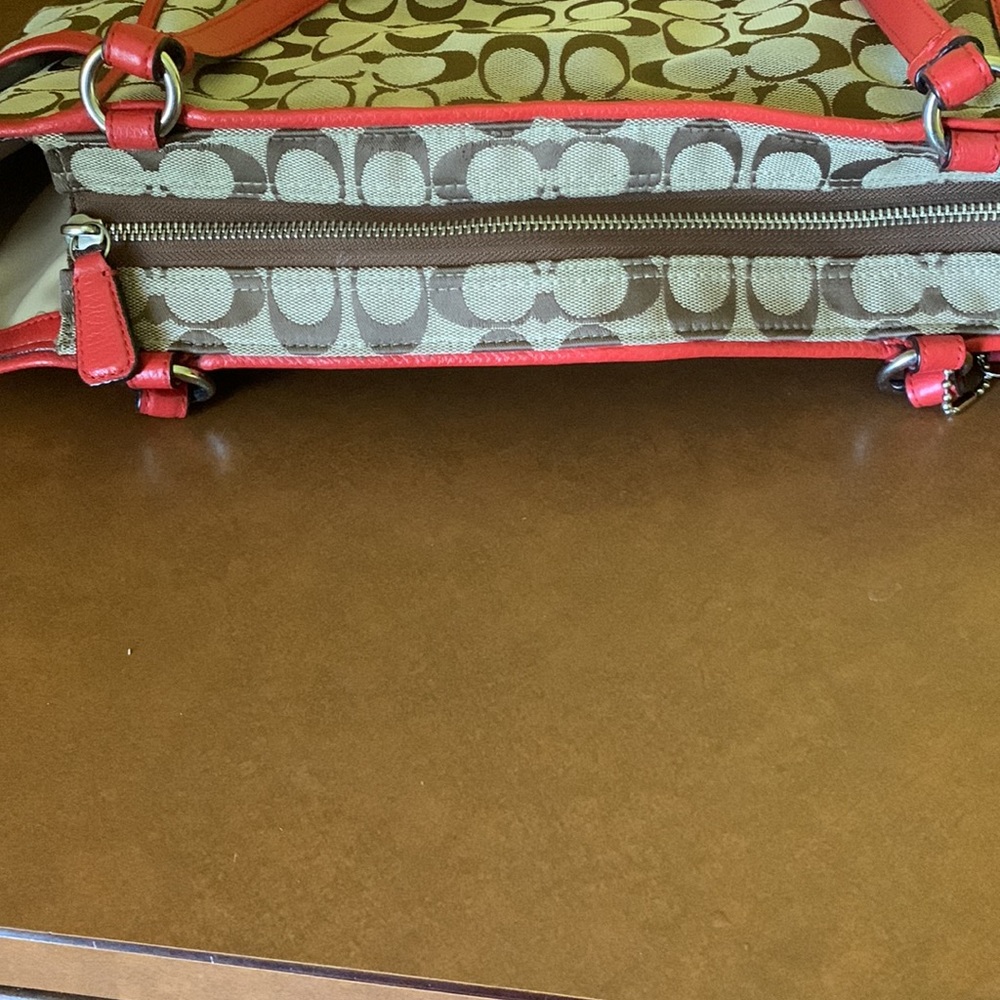 Women’s Coach Handbag - Picture 9 of 10